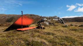 Praktischer Windschutz auf Wanderungen